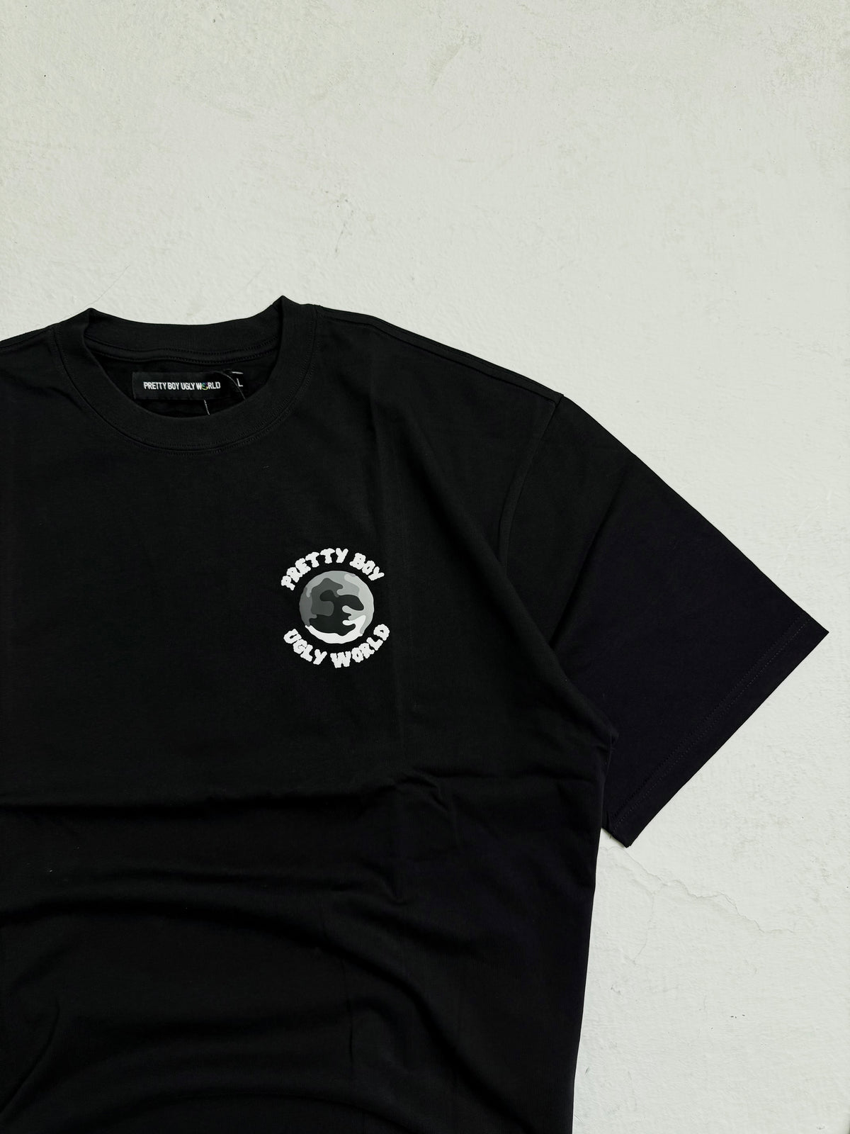 WORLD BLACK/GREY TEE