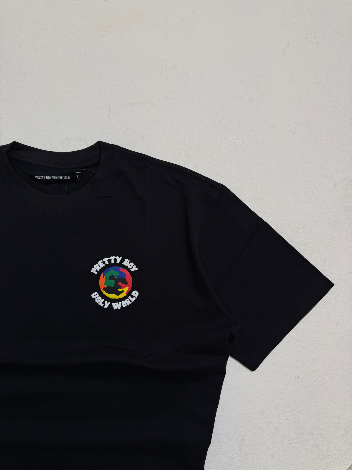 WORLD BLACK TEE